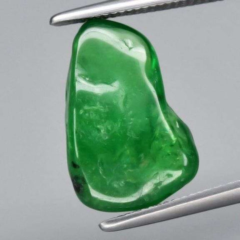 Exquisite Tsavorite Garnet – 3.69 Carats of Vivid Green Elegance